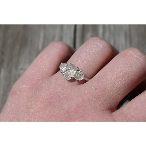 alternative raw diamond engagement rings, raw crystal ring, round or oval cut - Picture 2 of 4